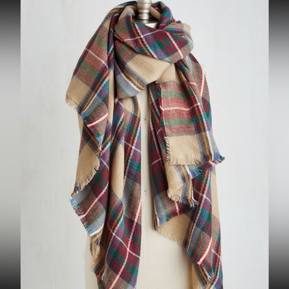 Cozy plaid blanket scarf - Picture 7 of 7